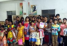 পুজোর মুখে অনাথ শিশুদের বস্ত্রবিতরণ