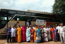 দুর্গাপুরের এক সংস্থার উদ্যোগে দুঃস্থ ও বয়স্কদের নিয়ে পুজো পরিক্রমা