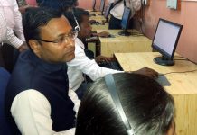 আধুনিক প্রযুক্তির সাহায্যে আদিবাসী পড়ুয়াদের ইংরাজি ভাষা শিক্ষার উদ্যোগ নিল জেলাপ্রশাসন