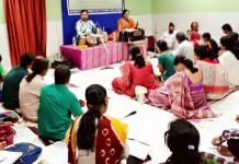 দুর্গাপুর বিধান ভবনে দুই প্রথিতযশা শিল্পীর কাছ থেকে তালিম নিচ্ছেন ছাত্র-ছাত্রীরা