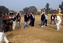 মোহনবাগান মাঠে ব্যাট হাতে মন্ত্রী স্বপন দেবনাথ, বল হাতে উপাচার্য্য নিমাই চন্দ্র সাহা