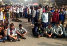 পথ দুর্ঘটনায় শিক্ষকের মৃত্যু, মুচিপাড়া আইটিআই কলেজের ছাত্রদের পথ অবরোধ
