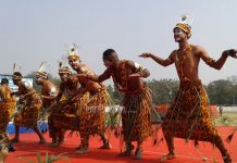 আফ্রিকান উপজাতি বংশোদ্ভুতরা নৃত্য পরিবেশন করল প্রজাতন্ত্র দিবসে