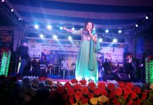 বেনাচিতির একত্রিত অ্যাথলেটিক ক্লাবের বিচিত্রানুষ্ঠানে মুম্বাইয়ের শিল্পীরা