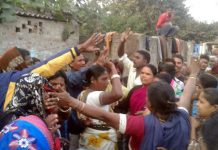 দুর্গাপুরে ফের মদের ভাটি ভাঙল মহিলারা