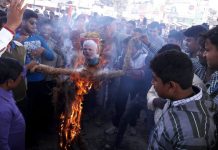 মুচিপাড়া আইটিআই কলেজের টিএমসিপি সমর্থক ছাত্ররা নরেন্দ্র মোদীর কুশপুত্তলিকা দাহ করল
