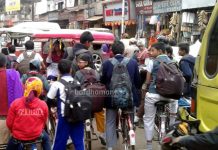 নাচন রোডে ব্যাপক যানজট, দু’ঘন্টার অধিক সময় আটকে পড়ল স্কুল পড়ুয়ারা