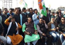 সুদীপ বন্দ্যোপাধ্যায়ের গ্রেফতারির প্রতিবাদে তৃণমূল কংগ্রেসের দু’বার পথ অবরোধ ডুবুরডিহী চেকপোস্টের কাছে দ্বিতীয় অবরোধ