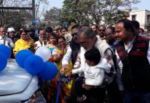 দুর্গাপুরের ২৯ নং ওয়ার্ডে অ্যাম্বুলেন্স প্রদান, চালিয়ে উদ্বোধন করলেন মেয়র