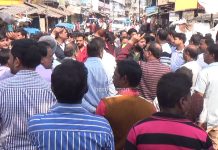 আসানসোলের নিয়ামতপুরে ব্যবসায়ীকে গুলি, প্রতিবাদে পথ অবরোধ, দোকান-পাট বন্ধ