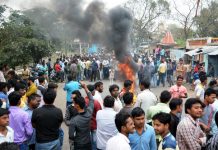 লোহার রড বোঝাই ট্রাকের পিছনে বাইকের ধাক্কা, গলায় রড ঢুকে মৃত্যু বাইক আরোহী