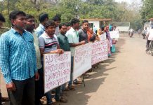 ডিপিএল গেটে পোষ্যরা ফের চাকরির দাবিতে শুক্রবার বিক্ষোভ দেখান