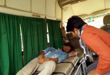এনআইটি গেটে অবস্থান বিক্ষোভে বসে একে একে অসুস্থ হয়ে পড়ছে মালদার ইঞ্জিনিয়ারিং কলেজের ছাত্ররা
