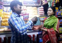 ভেলপুরি ওয়ালার মানবিক মুখ, গহনা ও টাকা ভর্তি ব্যাগ ফিরে পেলেন মহিলা