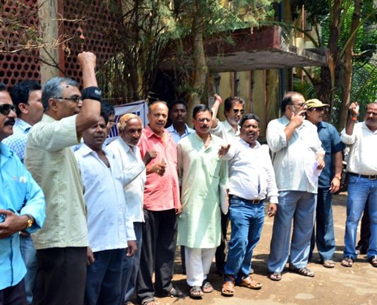 ইসিএল ৫টি কোলিয়ারি বন্ধের কথা ঘোষণা করায় বিক্ষোভ