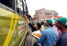 আর কয়েক ঘন্টা পর বর্ধমান ভাঙছে, পানাগড়ে মিষ্টিমুখ
