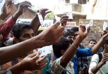 গ্রুপ-ডি পরীক্ষাকেন্দ্রে মোবাইল ও ব্যাগ জমা রাখতে ১০ টাকা করে আদায় করা হল