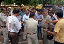 দুর্গাপুরে বেআইনি অটোর বিরুদ্ধে অভিযানের প্রতিবাদে রাস্তা অবরোধ অটোচালকদের