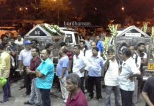 বৃহস্পতিবার রাত ৮ টা নাগাদ পরেশ নাথের দেহ কলকাতা বিমানবন্দরে এল