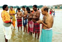 মহালয়া উপলক্ষে জেলাজুড়ে তর্পণ, ঘাট ঘাটে উপচে পড়া ভীড়