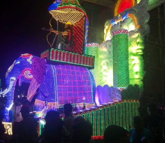 চন্দননগরে জগদ্ধাত্রী বিসর্জনের শোভাযাত্রা
