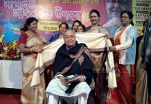 দুর্গাপুরে সৌমিত্র চট্টোপাধ্যায়কে সংবর্ধনা