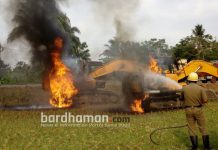 বর্ধমানের ক্ষেতিয়ায় পথ দুর্ঘটনাকে কেন্দ্র করে ধুন্ধুমার