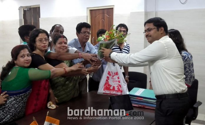 stranded-dgp-tourists-meet-sdm1