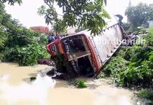 বর্ধমান-আরামবাগ রোডের মিরেপোতায় বাস উল্টে আহত ২৫