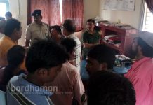 রেলের উড়ালপুল তৈরি ও নিকাশি নালা সংস্কারের দাবি পাণ্ডবেশ্বরে