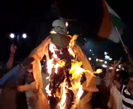 দুর্গাপুরের সিটি সেন্টারে নরেন্দ্র মোদীর কুশপুত্তলিকা দাহ