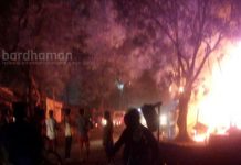 বাজির ফুলকি থেকে বার্নপুরে আগুনে ভস্মীভূত ৩টি দোকান