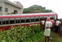 ব্রেক ফেল করা ট্রাকের ধাক্কা বাসে, বাস নামল নয়ানজুলিতে
