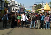 দ্রুত জিটি রোড সারানোর দাবিতে বর্ধমান শহরে অবরোধ