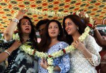 রিয়া ও রাইমাকে নিয়ে আসানসোলে প্রচারে মুনমুন সেন