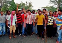 ঝাড়খণ্ড সীমান্তে আটক অবৈধ অটো, পথ অবরোধ চালকদের