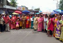 দুর্গাপুরে ৩৮ নং ওয়ার্ডের কাউন্সিলরের অপসারণের দাবিতে অবরোধ