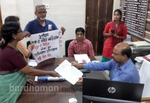 দুর্গাপুরে নারীর নিরাপত্তা সুনিশ্চিত করতে মহকুমাশাসককে স্মারকলিপি