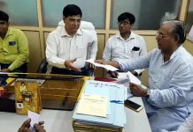 বর্ধমান শহরের নিকাশি ও রাস্তা সংস্কারের দাবিতে পুরসভায় স্মারকলিপি