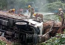সেহারাবাজারে চলন্ত খড়বোঝাই ট্রাকে আগুন, চালকের উপস্থিত বুদ্ধিতে রক্ষা