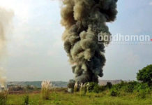 অন্ডালে মাটি ফেটে গলগল করে বের হচ্ছে আগুন ও ধোঁয়া