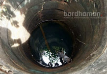 ঝাঁঝরায় শবদাহ করে স্নানের সমস্যা, কুয়ো সংস্কারের দাবি