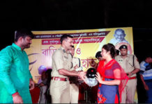পথ-সুরক্ষার বার্তা, দুর্গাপুরে মহিলাদের হেলমেট প্রদান