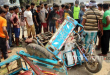 বর্ধমানে বাসের ধাক্কায় চুরমার টোটো, গুরুতর চালক
