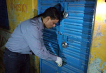 পূর্ব বর্ধমানে ২টি বৈধ মদের দোকান সিল করলেন বিধায়ক