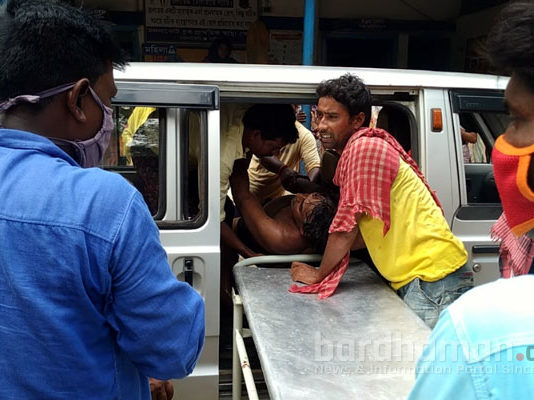 গ্রাম দখলকে কেন্দ্র করে রণক্ষেত্র মঙ্গলকোটের বকুলিয়া গ্রাম