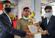 ডিএসএমএস কলেজ প্রথম সারির কোভিড-যোদ্ধাদের সম্মানিত করল