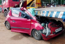 নবাবহাটের কাছে ট্রেলারের পিছনে ধাক্কা গাড়ির, মৃত ১, জখম ১