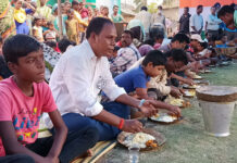 জনসংযোগ বাড়াতে কাঁকসায় তৃণমূলের তপশিলিদের সঙ্গে ভোজ কর্মসূচি