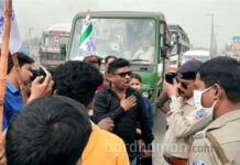 মমতা ব্যানার্জীর উপর ‘হামলা’, দুর্গাপুরে জাতীয় সড়ক অবরোধ তৃণমূলের